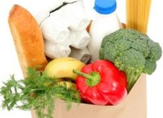 Ввоз продуктов питания в Россию снизился почти на четверть