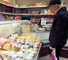 Москвичи все чаще жалуются на качество продуктов в торговых сетях