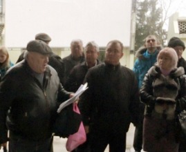 В Сочи жители микрорайона Макаренко на сходе выразили протест строительству магазина сети "Магнит" 