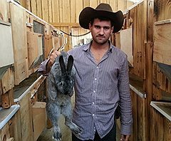 Человек уходит как хозяин