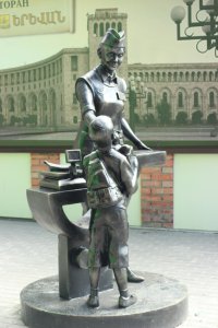 ТС «Гулливер»: В Ульяновске увековечили профессию продавца